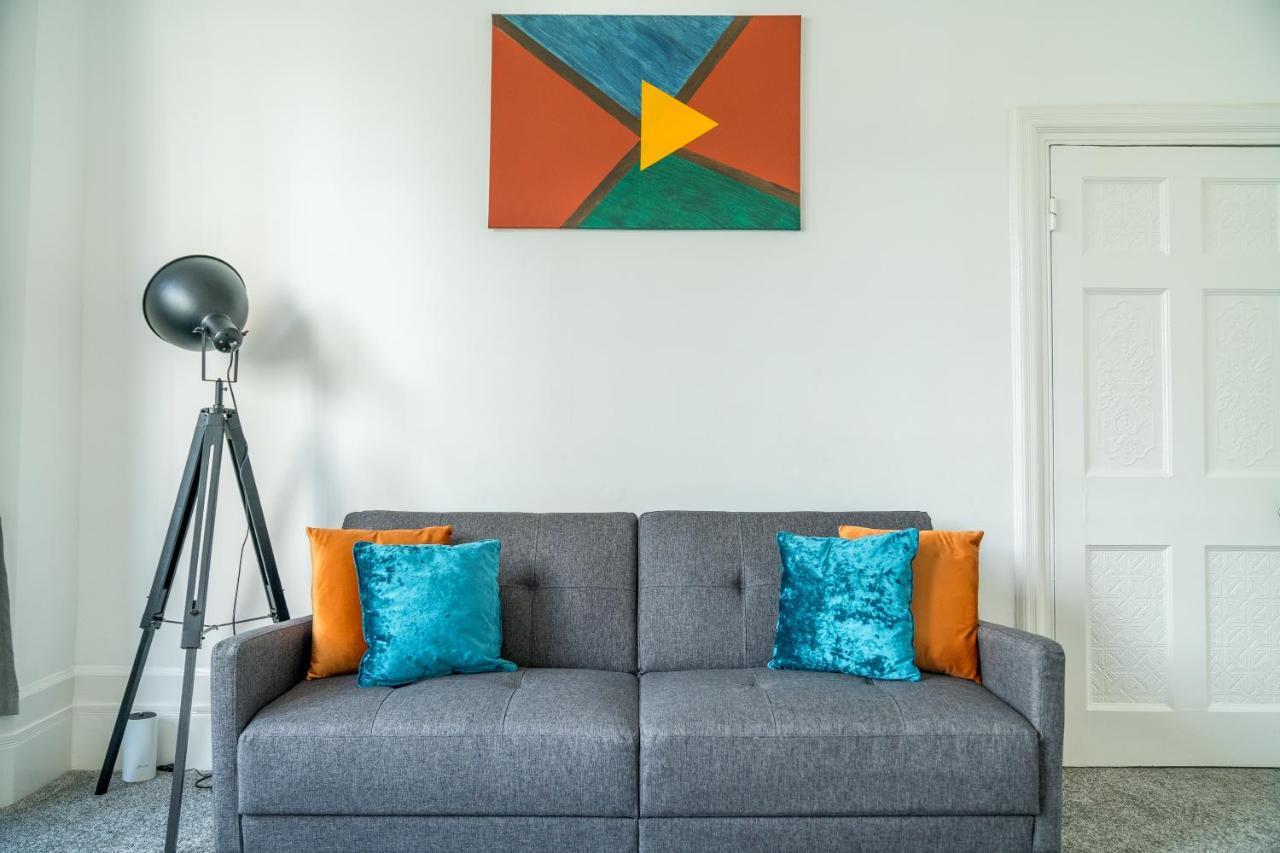 Spacious King Size 1bed Flat In Leafy Suburb Apartament Londra